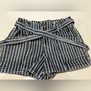 Maurices - size 6 Striped Blue Women's Jeans